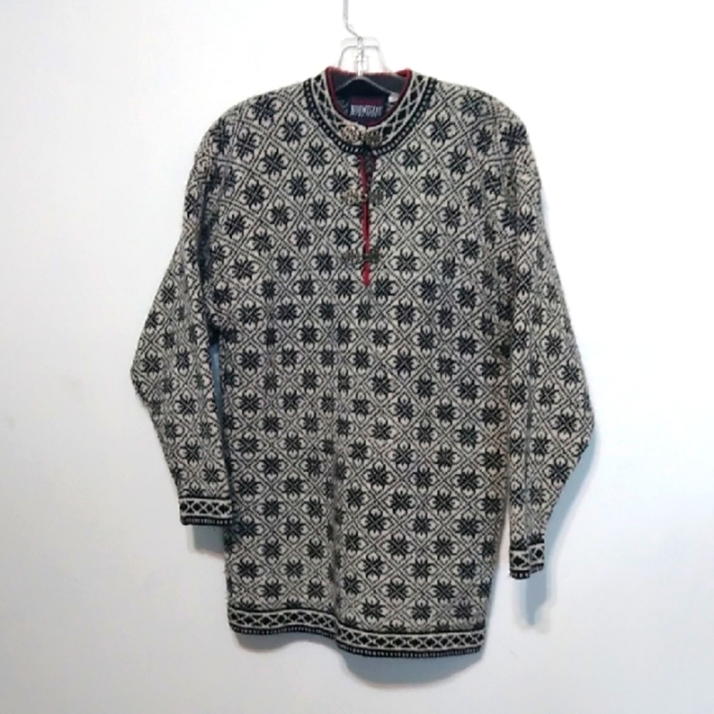 Norweigan Designs - Nordic Wool Sweater - Medium